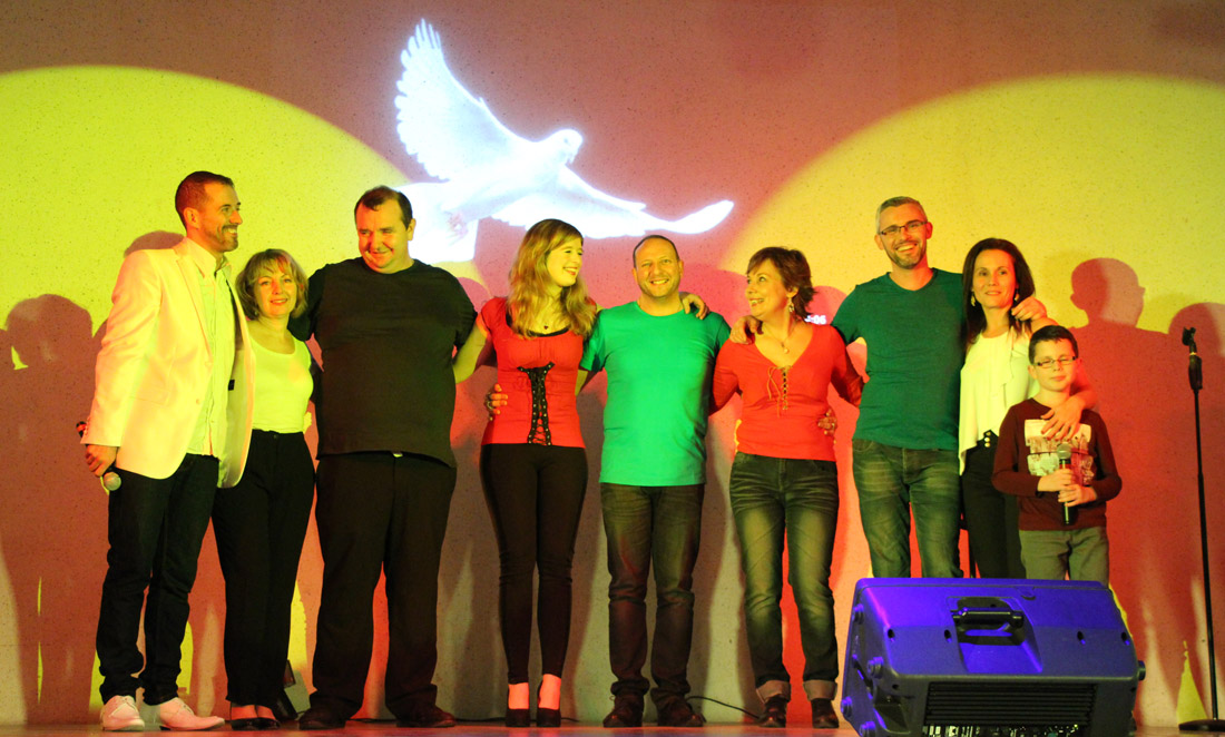 Les chanteurs et chanteuses de l'Avecir Ensemble (Bresles, Picardie)